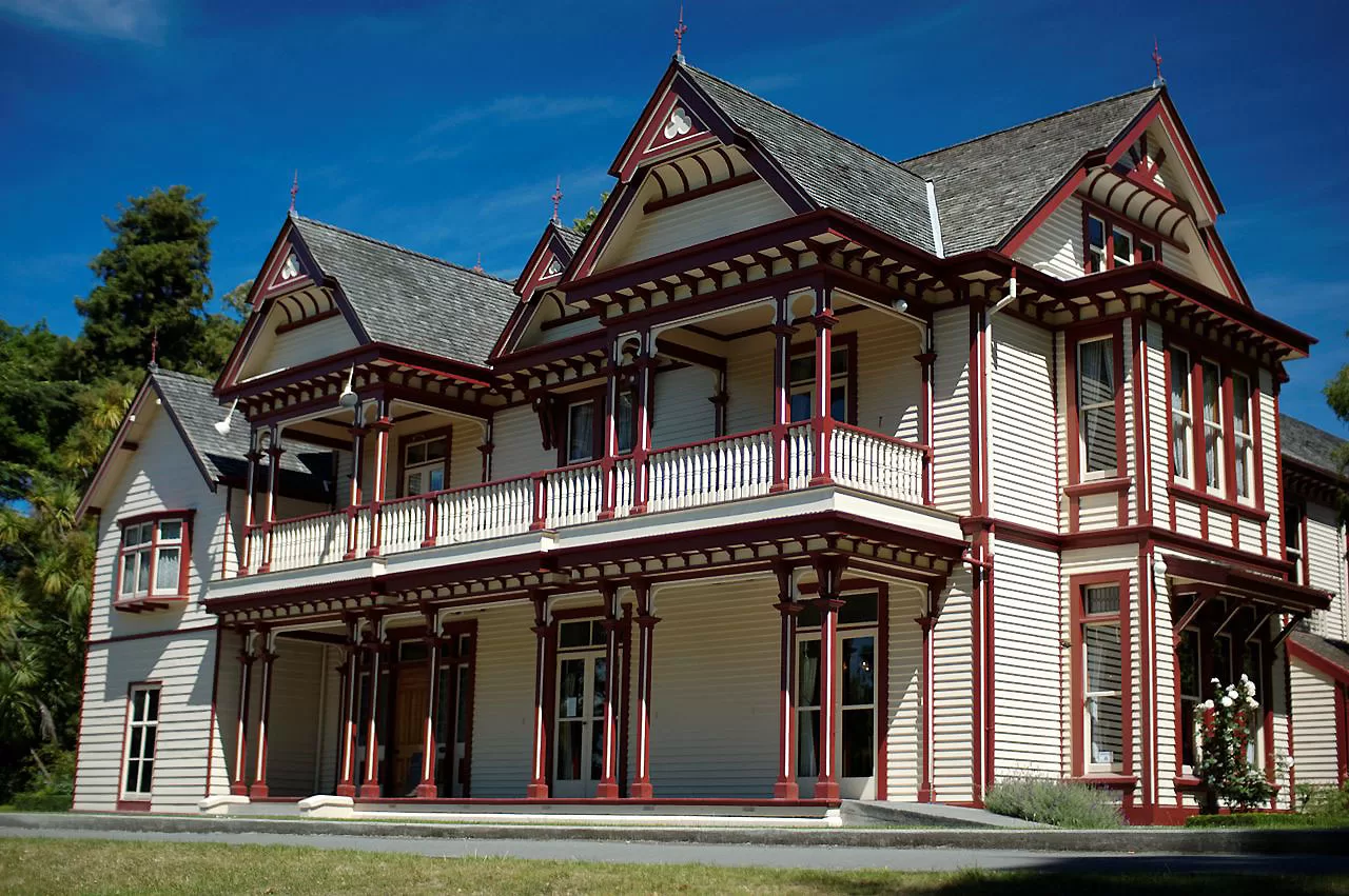 Riccarton House & Bush